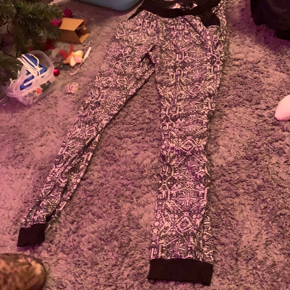 Black and white womens yoga pants